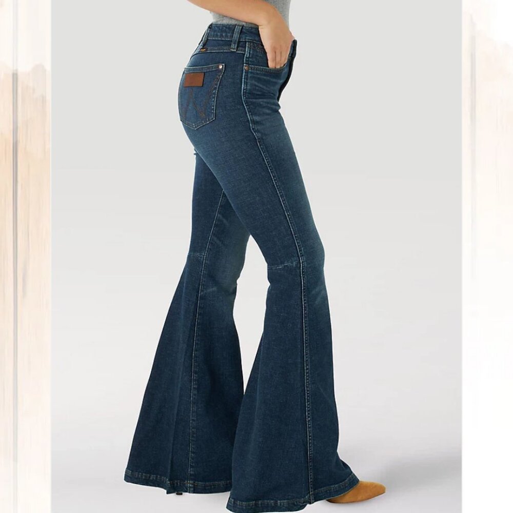 Wrangler Retro Trumpet Flare Jean in Jana